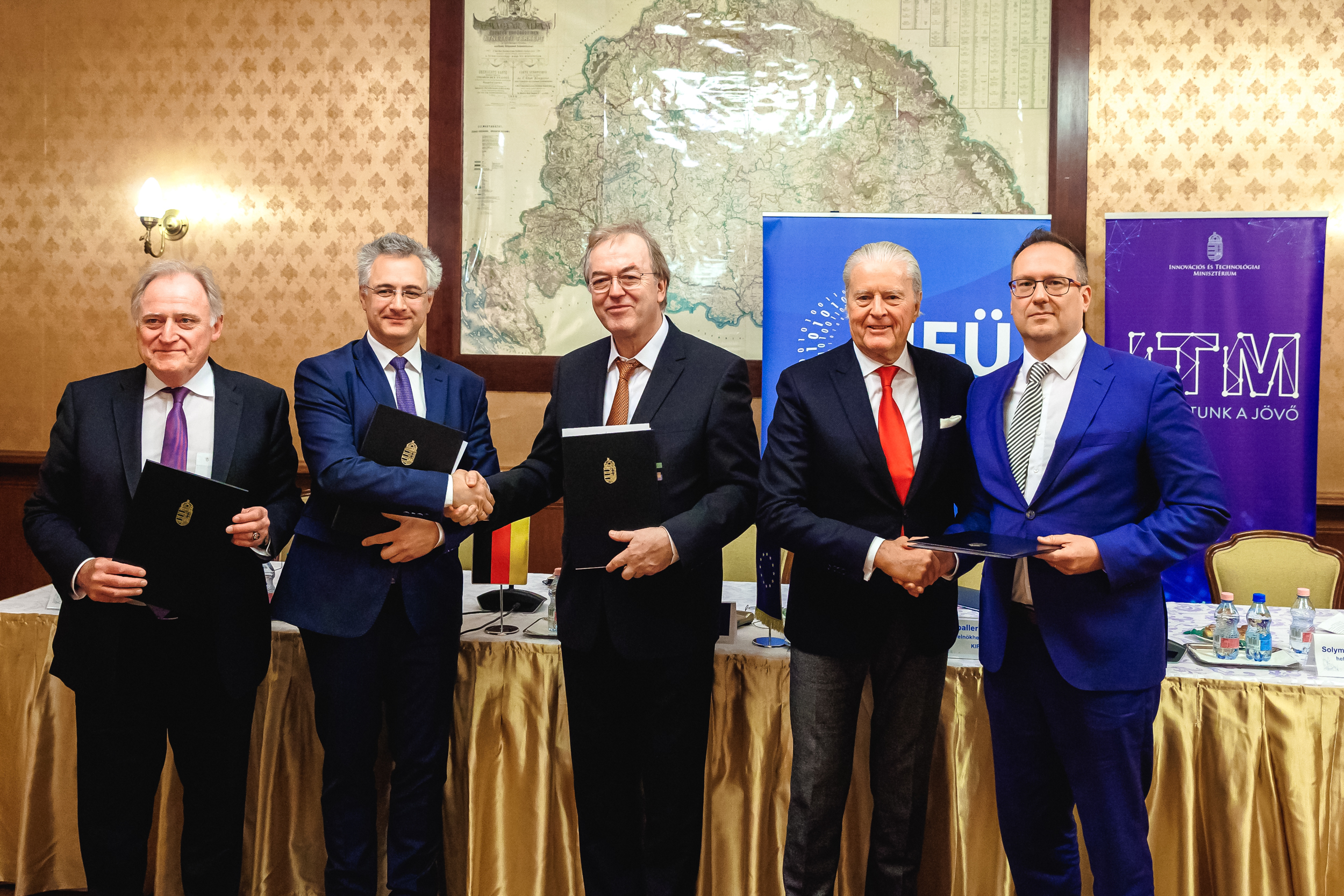Német-magyar együttműködést írt alá a KIFÜ, tovább növekedhet a HPC kapacitás